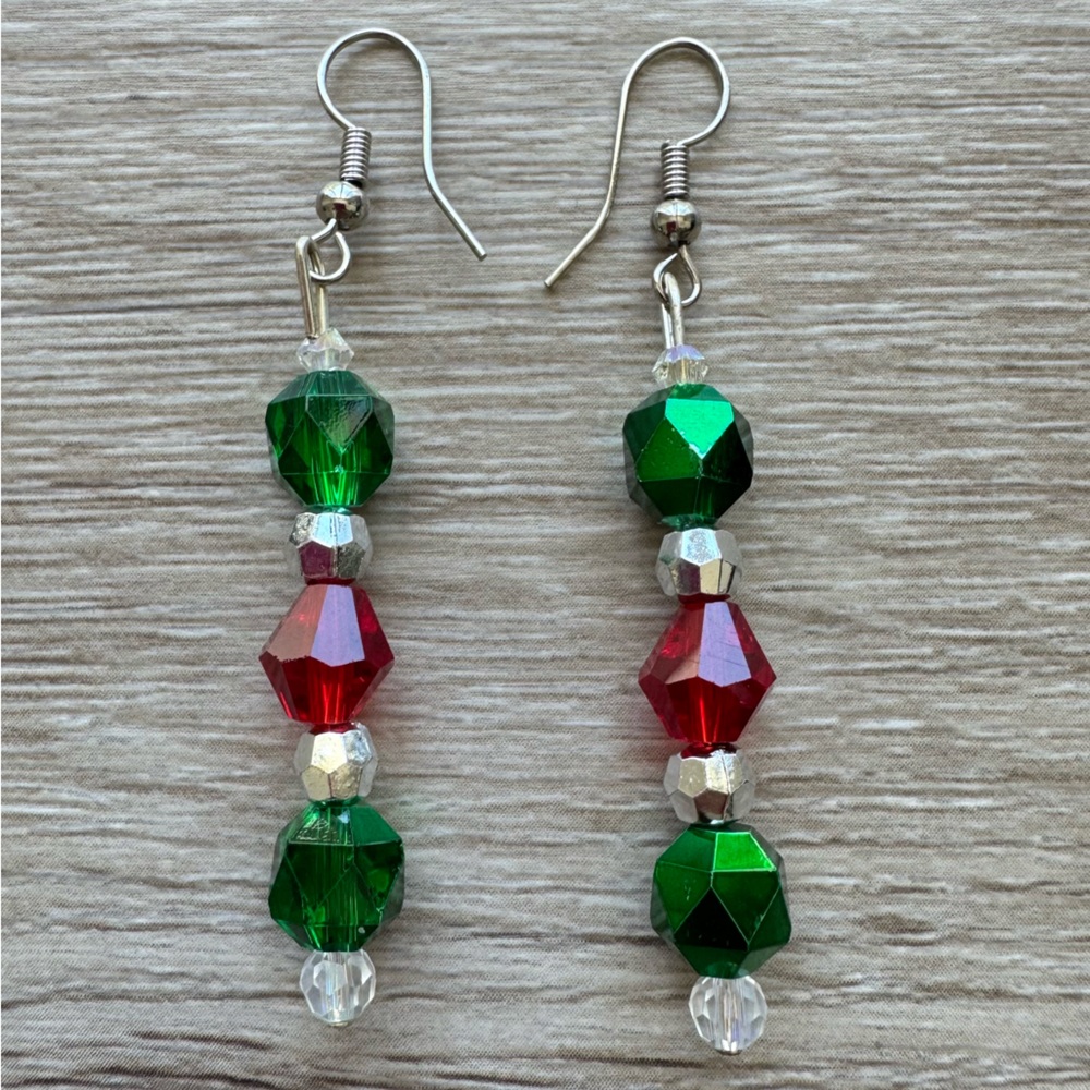 NWOT Red Green & Silver Beaded Earrings Dangle Fish Hook